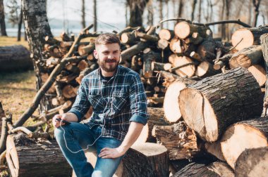 Adam aracı ve gözlük