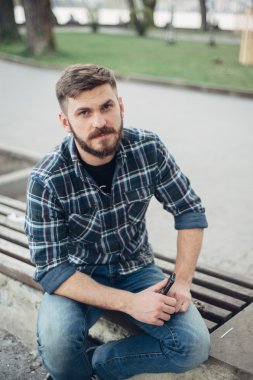 Adam aracı ve gözlük