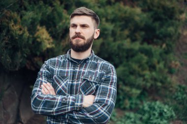 Adam aracı ve gözlük