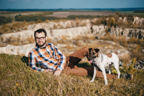 Il tizio con il cane — Foto Stock