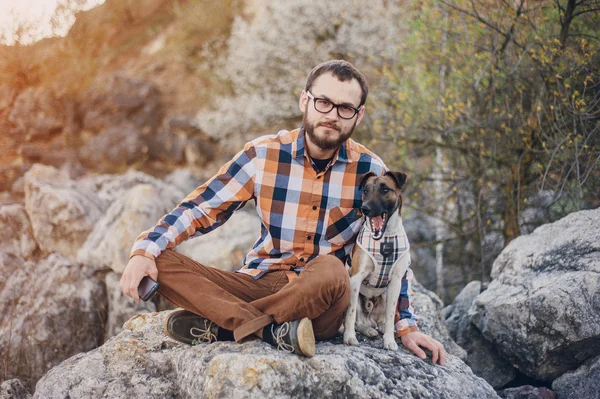 Köpekli adam.