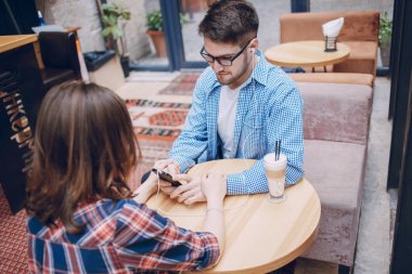 seven çift bir Café