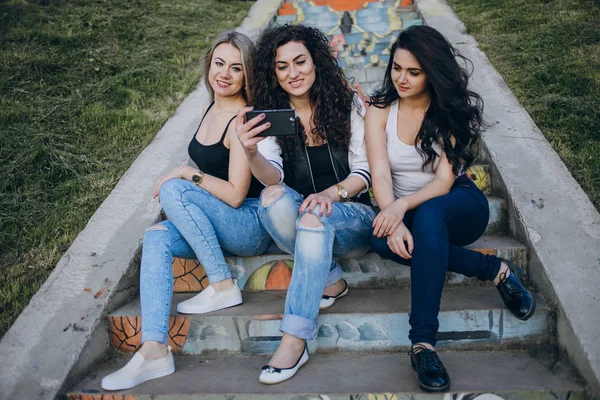 아름다운 세 소녀 — 스톡 사진