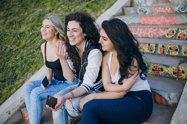 Três meninas bonitas — Fotografia de Stock