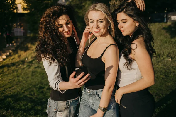 Three beautiful girls — Stock Photo, Image