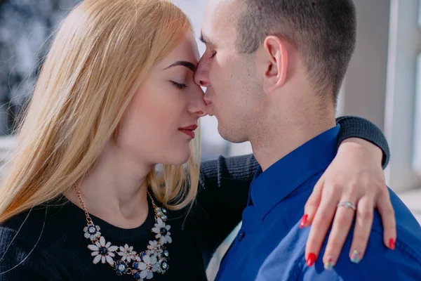 güzel çift sokakta