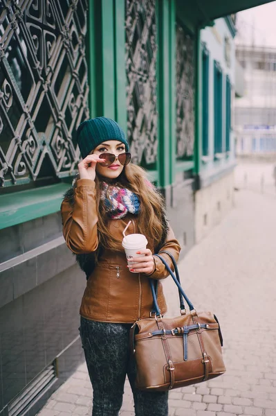 Hermosas chicas de moda al aire libre — Foto de Stock