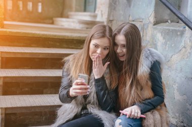 sokakta güzel kızlar