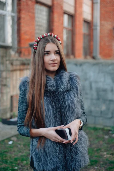 Fille avec téléphone — Photo