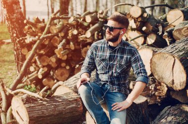 Adam aracı ve gözlük