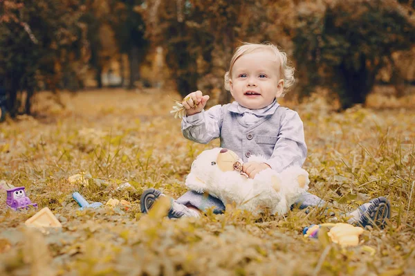 Chlapci na procházku — Stock fotografie