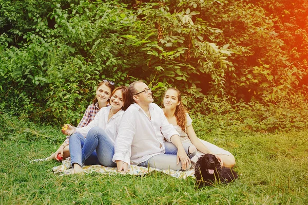 Familia feliz HD — Foto de Stock