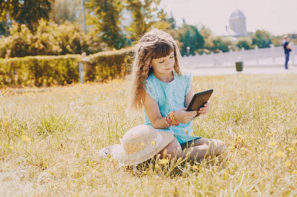 Girl on a walk — Stock Photo, Image