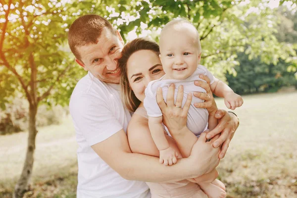 Familia feliz HD — Foto de Stock