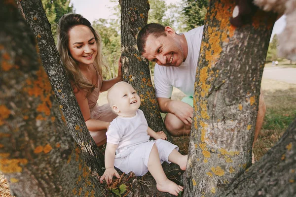 Familia feliz HD — Foto de Stock