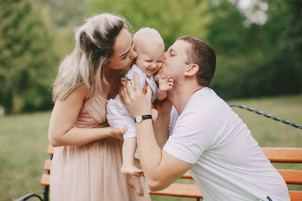 Happy family hd — Stock Photo, Image