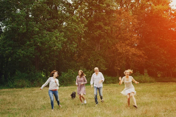 Familia feliz HD — Foto de Stock