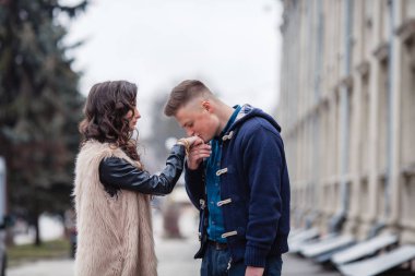 kaç bahar aşk içinde