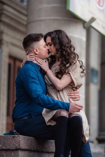 Couple in love on spring — Stock Photo, Image