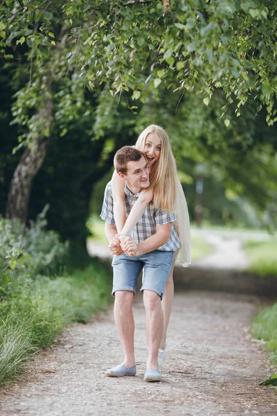 Pareja enamorada —  Fotos de Stock