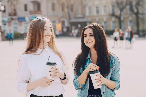 Duas meninas outdor — Fotografia de Stock