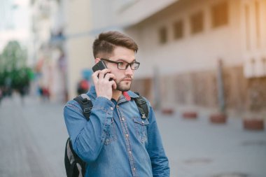 kulaklıklar ile adam