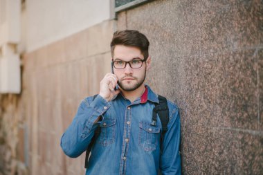 kulaklıklar ile adam