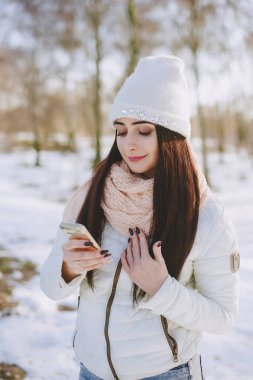 Yürüyüşe çıkmış çift.