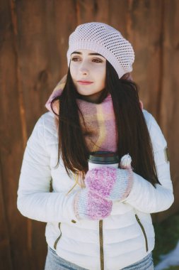 Yürüyüşe çıkmış çift.