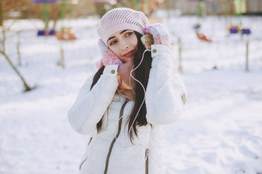 Yürüyüşe çıkmış çift.