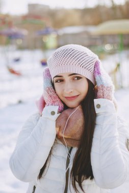 Yürüyüşe çıkmış çift.