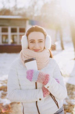 Yürüyüşe çıkmış çift.