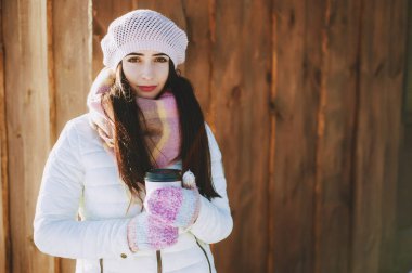 Yürüyüşe çıkmış çift.