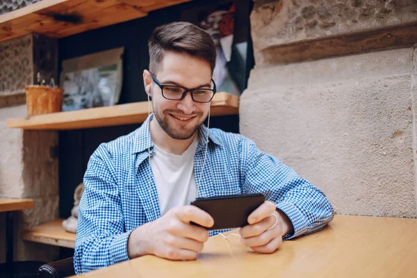 Liebespaar in einem Café — Stockfoto