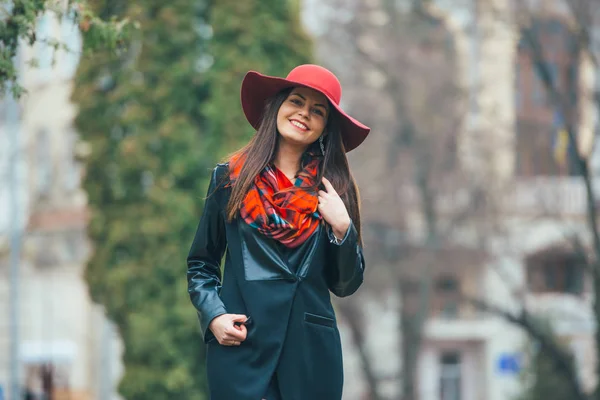 Chicas bonitas en un paseo — Foto de Stock