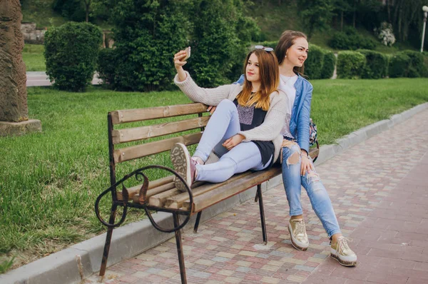 Stylish girl on a walk — Stock Photo, Image