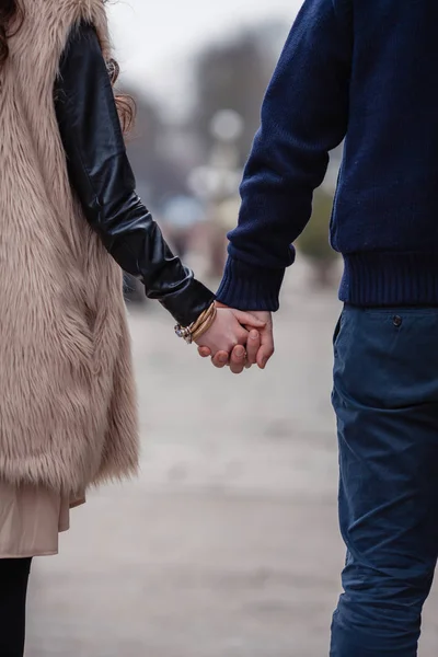 Casal apaixonado na primavera — Fotografia de Stock