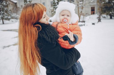 Sevgi dolu bir anne ile kızı