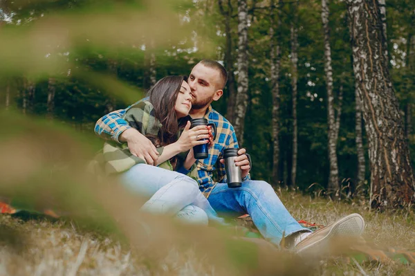 Love story na zewnątrz — Zdjęcie stockowe