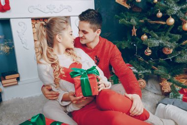 sevgi dolu çift Noel ağacı süsleme