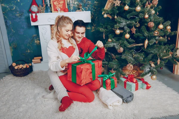 sevgi dolu çift Noel ağacı süsleme