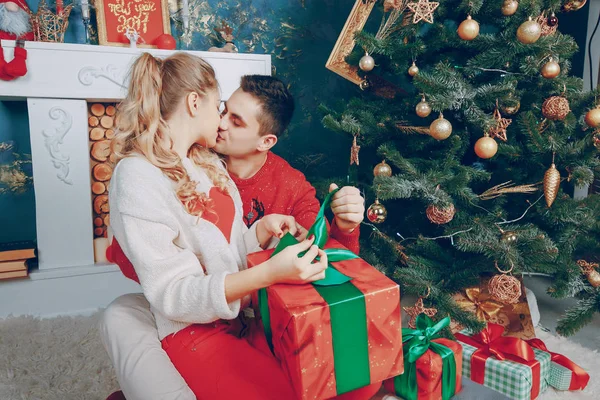 sevgi dolu çift Noel ağacı süsleme