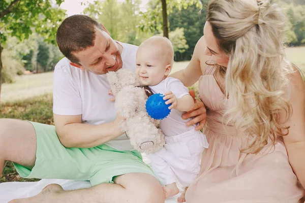 Familia feliz HD — Foto de Stock