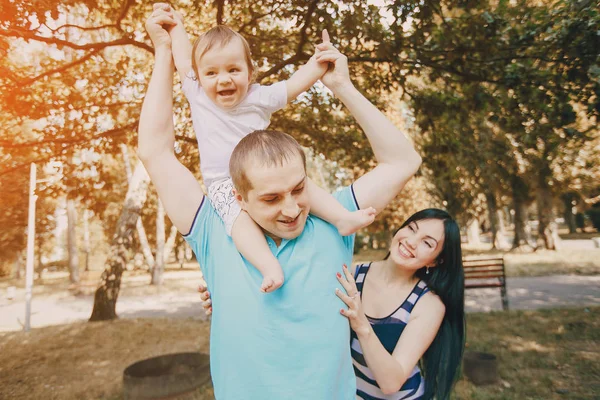 Familia feliz HD — Foto de Stock