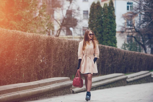 Chicas bonitas en un paseo — Foto de Stock