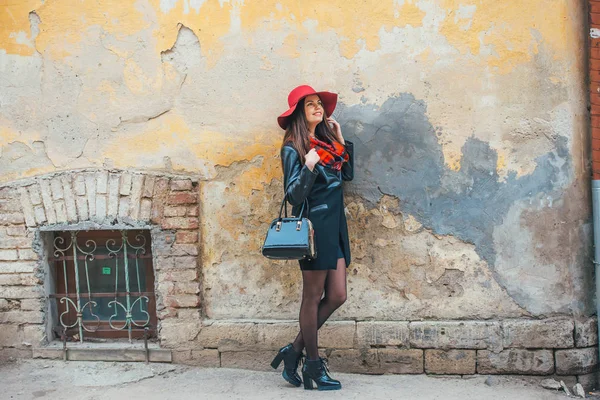 Belle ragazze su una passeggiata — Foto Stock