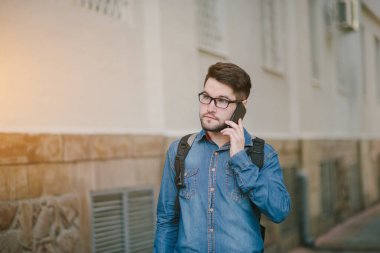 kulaklıklar ile adam