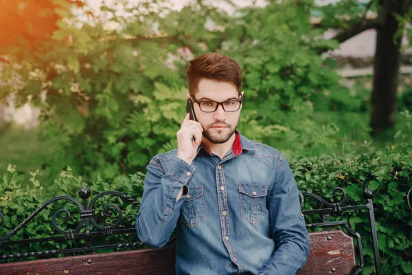 kulaklıklar ile adam