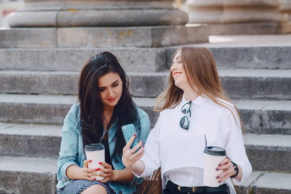 Duas meninas outdor — Fotografia de Stock