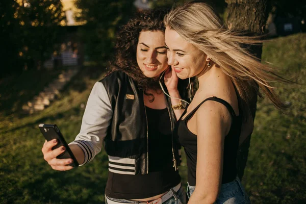 Three beautiful girls — Stock Photo, Image